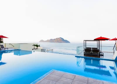 An infinity pool at DoubleTree by Hilton Mazatlan that looks out to the ocean