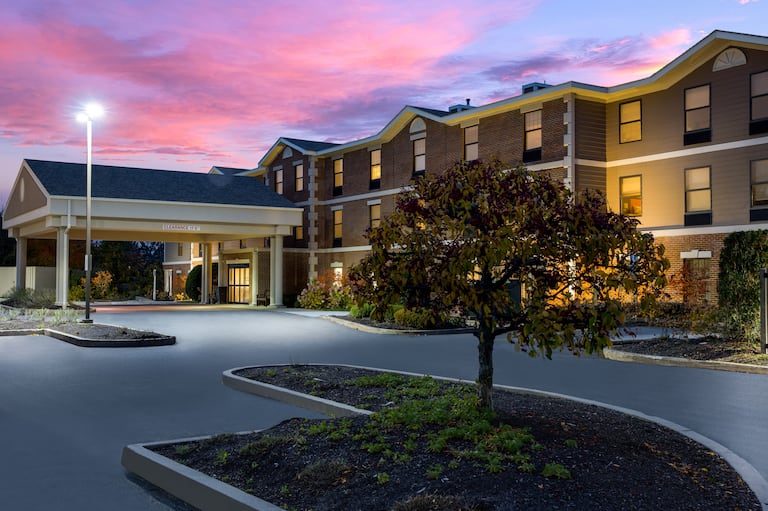 Hampton Inn & Suites Petoskey hotel exterior at dusk